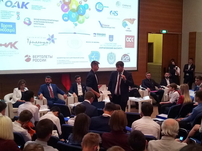 ГК ФИНВАЛ награждает победителей Всероссийской конференции «Юные техники и изобретатели»